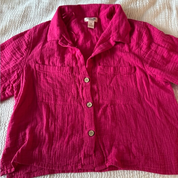 Pink Button-Up Shirt and Shorts Set l M - Picture 2 of 5